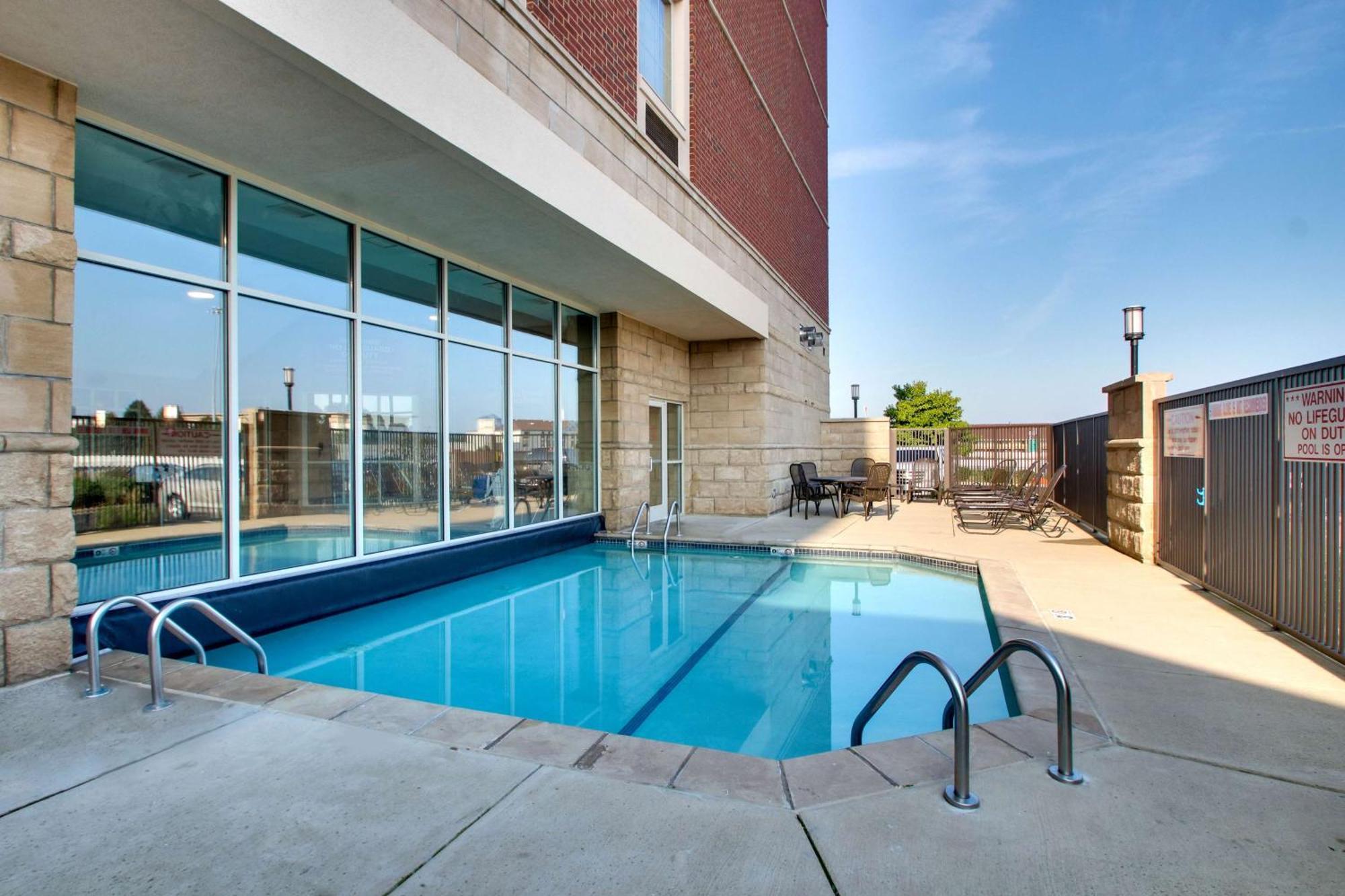 Drury Inn & Suites Findlay Bagian luar foto