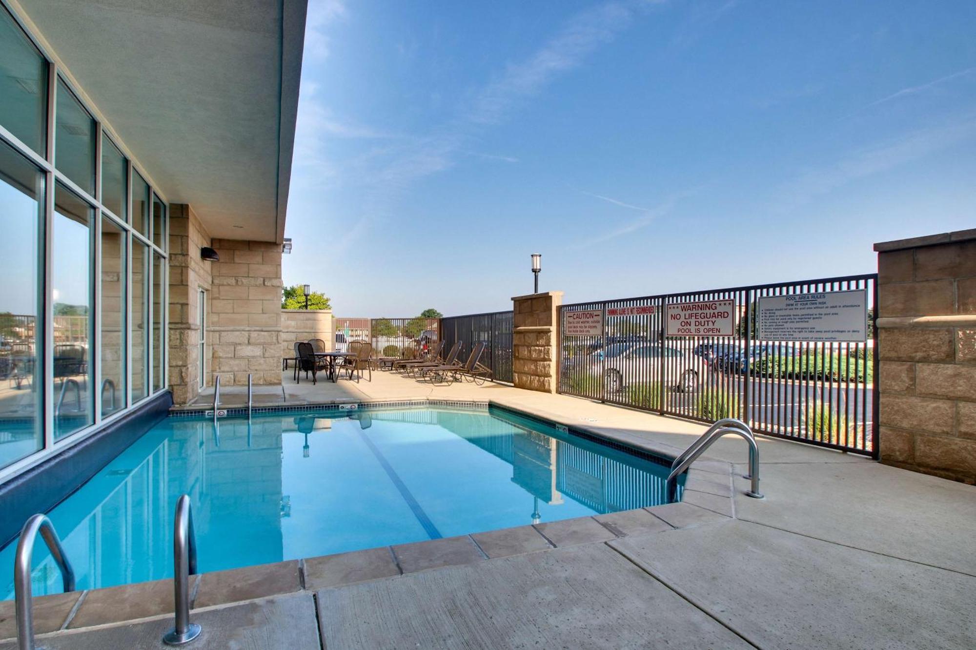 Drury Inn & Suites Findlay Bagian luar foto