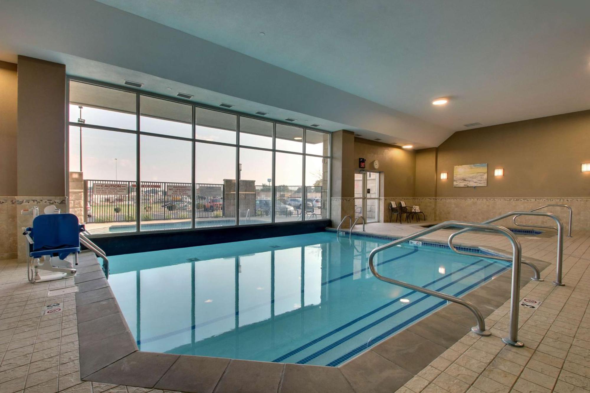 Drury Inn & Suites Findlay Bagian luar foto