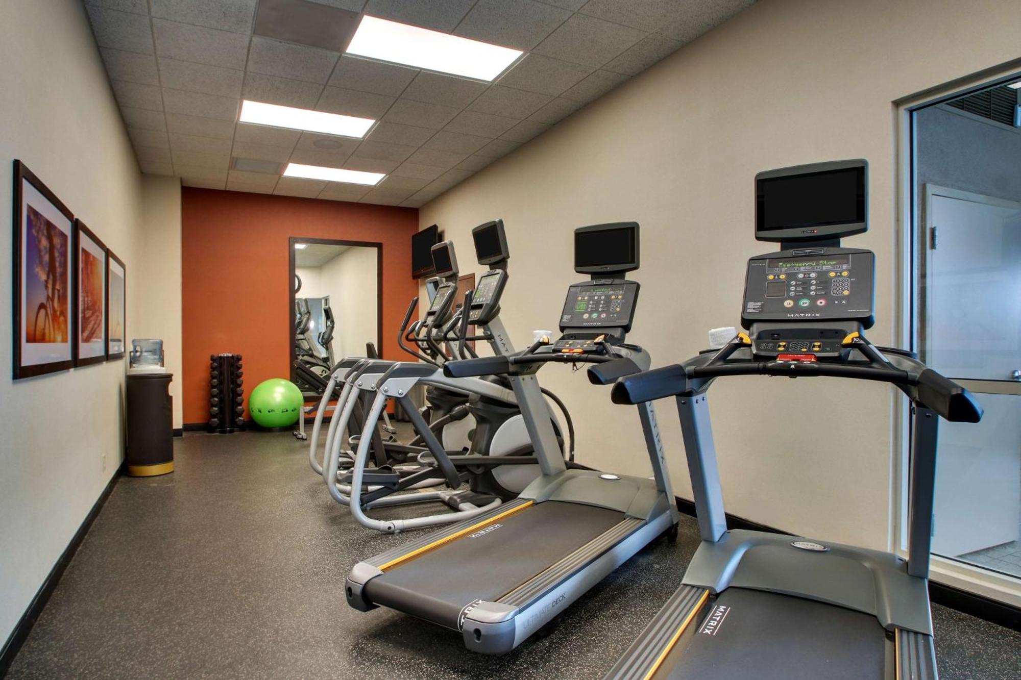 Drury Inn & Suites Findlay Bagian luar foto